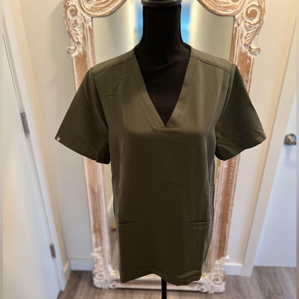 Green FIGS scrubs